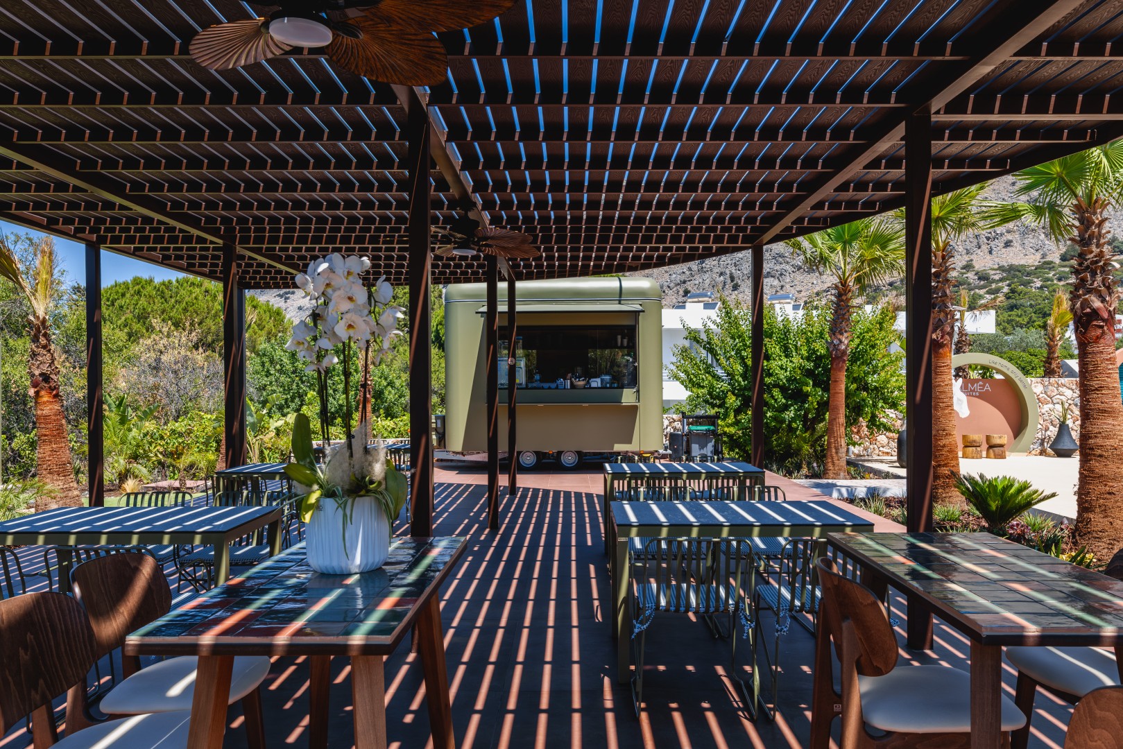breakfast_pergola3