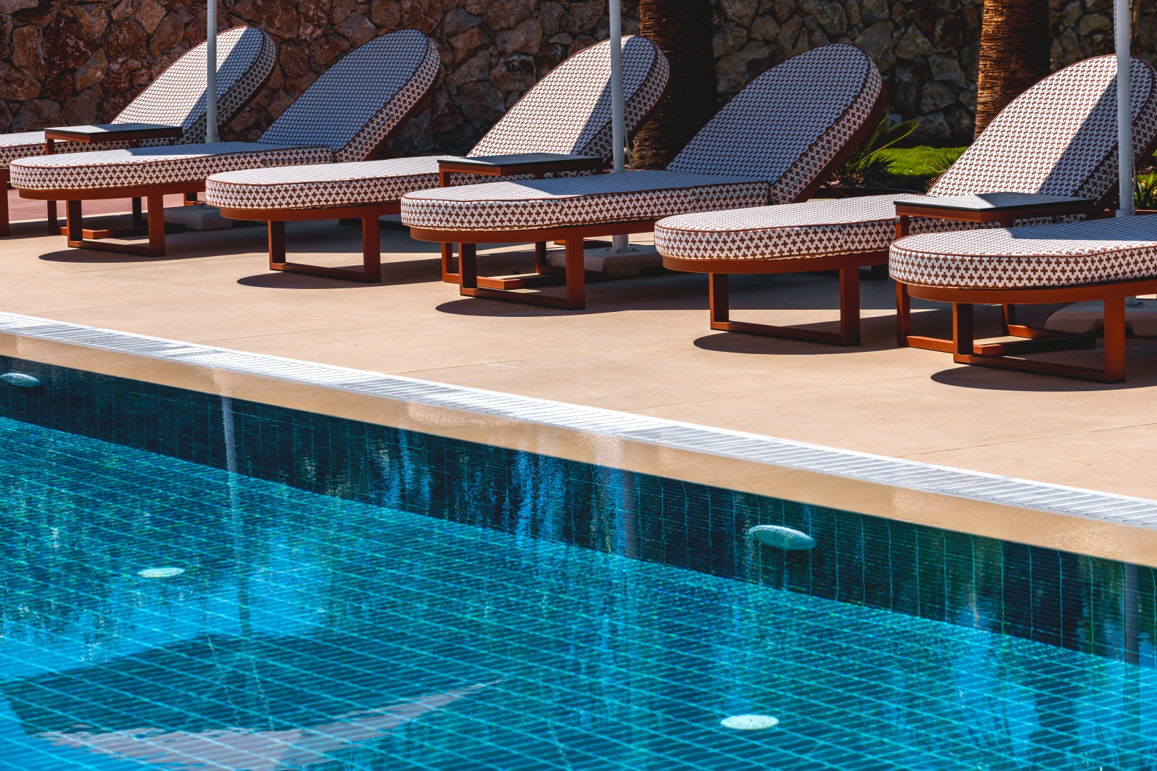 pool_sunbeds1