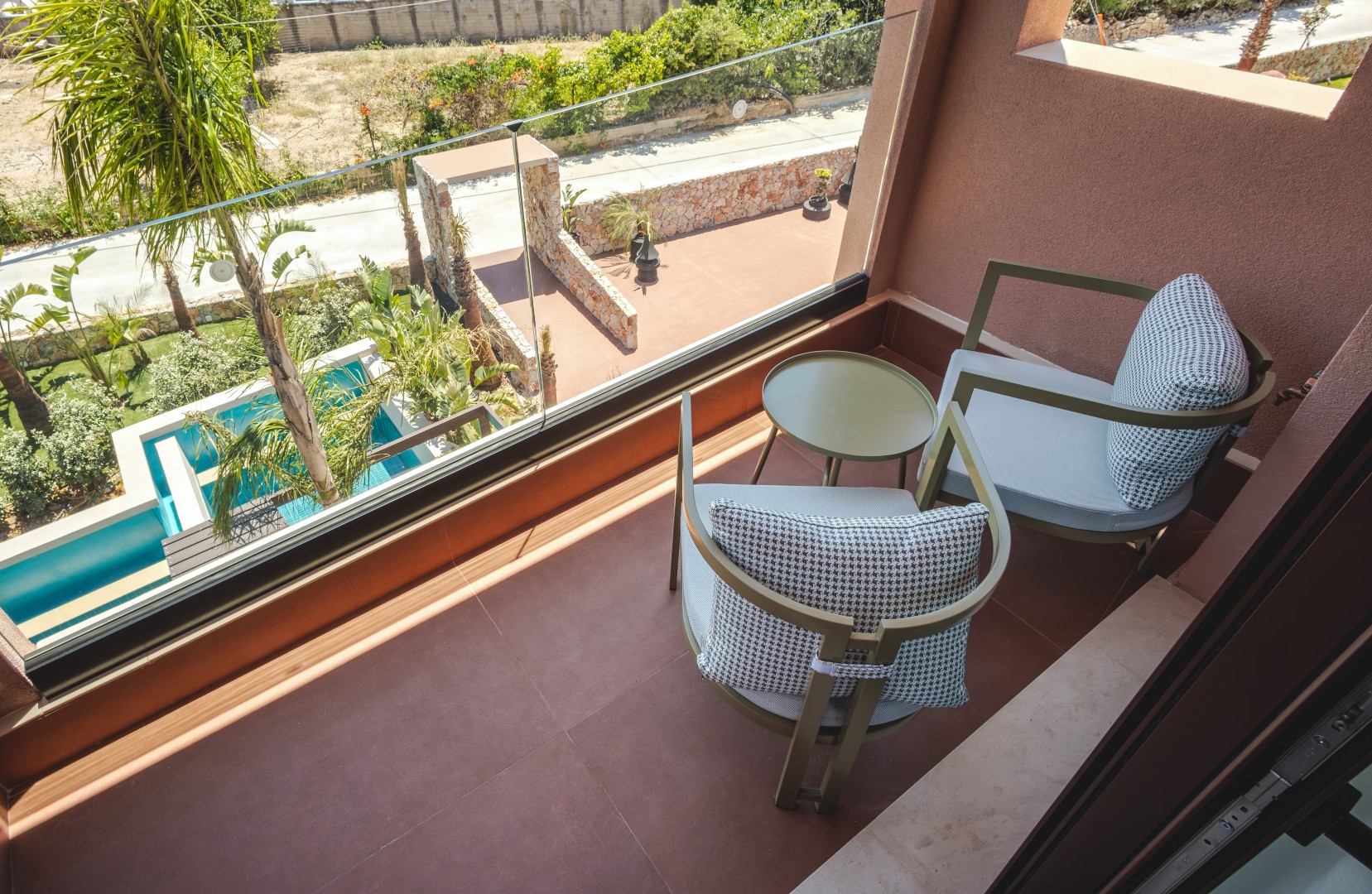 suite_w_balcony14a